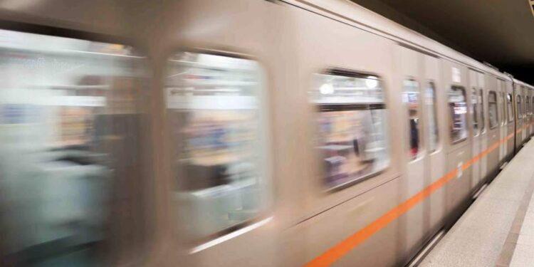 Τραβούν «χειρόφρενο» σε μετρό, τραμ και τρόλεϊ.