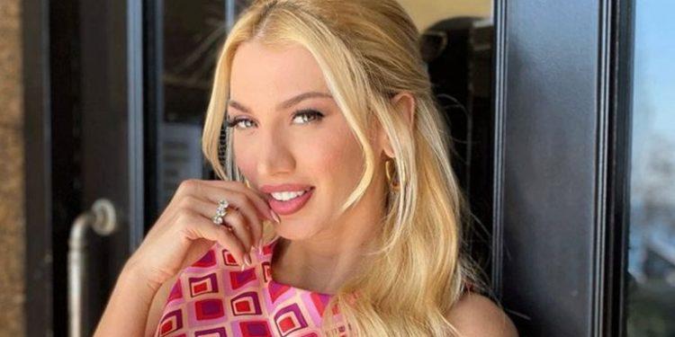 Κωνσταντίνα Σπυροπούλου: Ποζάρει με μαγιό και άψογη σιλουέτα στην Κρήτη