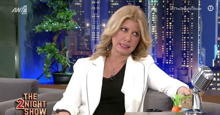 Η Ζήνα Κουτσελίνη εξομολογείται: «Ο πατέρας μου μαχαίρωσε με φαλτσέτα τη μάνα μου…»