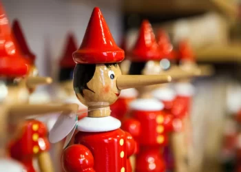 Η μακρά ιστορία του εθίμου της Πρωταπριλιάς.