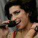 Amy Winehouse: Για πρώτη φορά σε βινύλιο η εμβληματική της εμφάνιση στο Glastonbury το 2007 Είχε ερμηνεύσει τις διαχρονικές της επιτυχίες της όπως τα «Rehab», «You Know I’m No Good», «Tears Dry On Their Own».