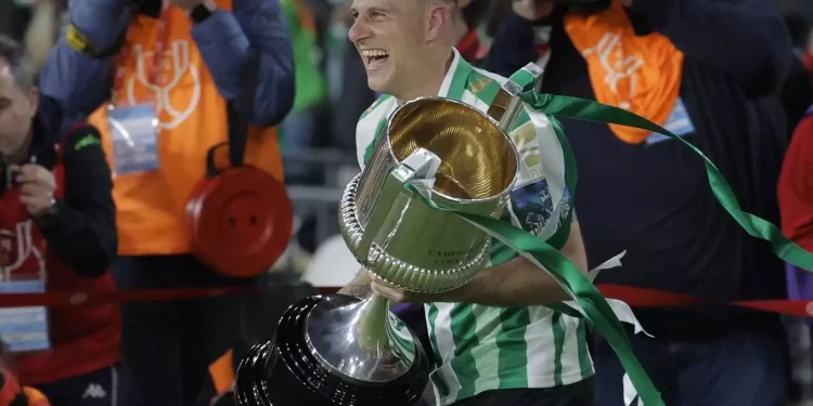 Τσίτσιδος ο Χοακίν – Πόζαρε και πάλι γυμνός δίπλα στο Κύπελλο Ισπανίας