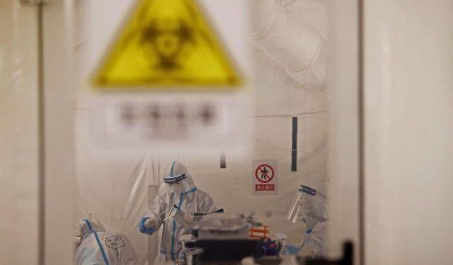 Κοροναϊός: Συναγερμός για νέες μεταλλάξεις στη Βρετανία.