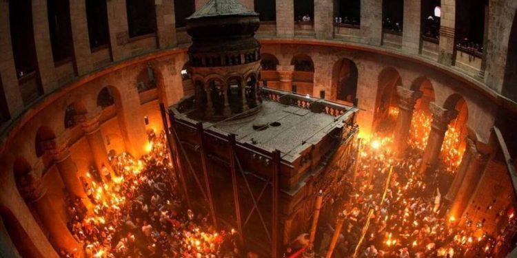 Με λαμπρότητα η τελετή Αφής του Αγίου Φωτός στα Ιεροσόλυμα