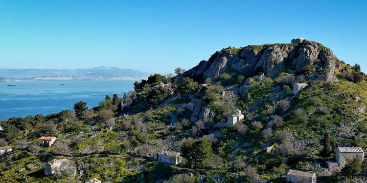 Ο θρύλος με τις 365 εκκλησίες στην άγνωστη καστροπολιτεία – Οι 33 ναοί στην Παλαιοχώρα που αντέχουν στο χρόνο και μπορείς να τους επισκεφθείς