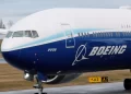Σιάτλ: Ένα Boeing 747 ανάμεσα σε δύο ουρανοξύστες – Εικόνα του τεράστιου Jumbo να αιωρείται