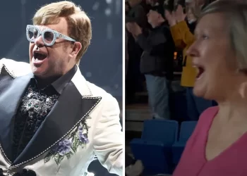 Viral στο TikTok οι αντιδράσεις θαυμάστριας του Έλτον Τζον σε συναυλία του: «Όταν πηγαίνεις τη μαμά σου να τον δει»