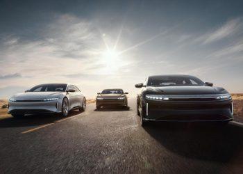 Αγορά 100.000 ηλεκτρικών από τη χώρα που «κολυμπά» στο πετρέλαιο