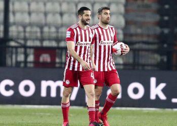 ΟΛΥΜΠΙΑΚΟΣ Ολυμπιακός: Με Μανωλά – Παπασταθόπουλο στα στόπερ και οι δύο δοκιμές με τον Σισέ αριστερό μπακ