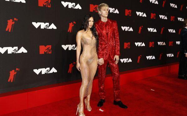 Μέγκαν Φοξ: Το τελετουργικό πόσης αίματος και οι κουβέντες με τα παιδιά της περί σεξουαλικότητας