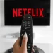 Netflix: Aλλαγή πλεύσης μετά την απώλεια χιλιάδων συνδρομητών – Φθηνότερα πακέτα, αλλά με διαφημίσεις.