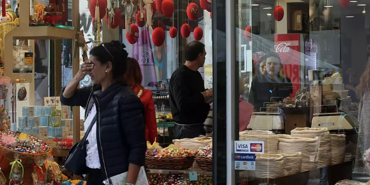Πάσχα 2022 – Ωράριο καταστημάτων: Τι ώρα κλείνουν τα καταστήματα τη Μεγάλη Εβδομάδα