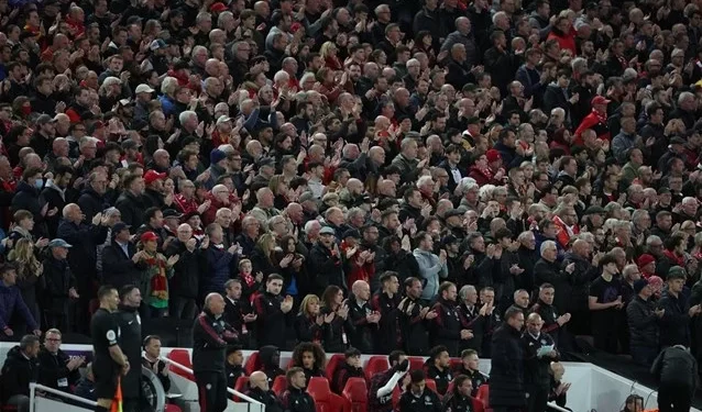 To Anfield με συγκινητικό χειροκρότημα στο πλευρό του Ρονάλντο.