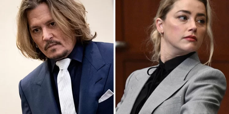 «Ο Τζόνι Ντεπ έβαλε με τη βία ένα μπουκάλι αλκοόλ στην Άμπερ Χερντ» – Ξεκίνησε η δίκη του πρώην ζεύγους.