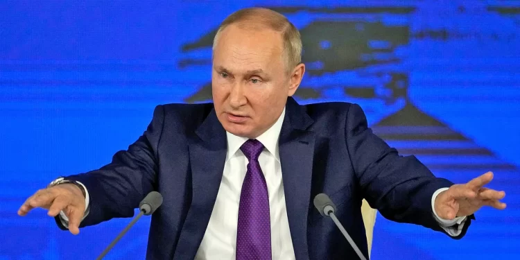 Ο Πούτιν απειλεί: Η Ρωσία θα δώσει γρήγορη απάντηση σε όποιον παρέμβει στην Ουκρανία