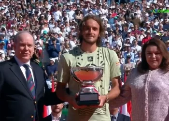 Στέφανος Τσιτσιπάς: Η απονομή από τον πρίγκιπα Αλβέρτο και η ανάκρουση του Εθνικού ύμνου