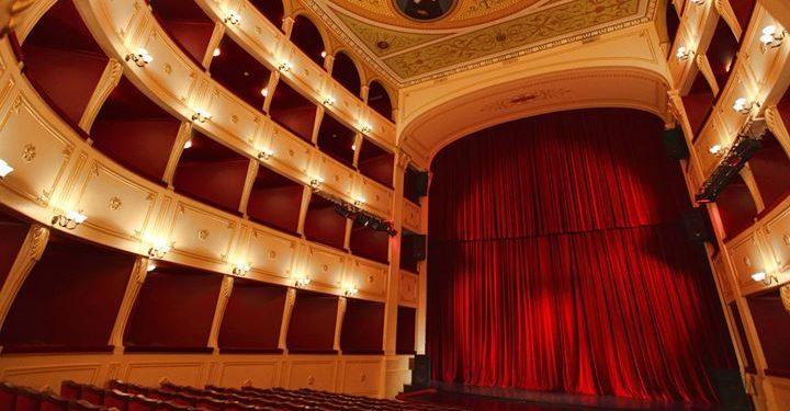 Νέα μήνυση ηθοποιού σε σκηνοθέτη: «Με βίασε μέσα στο αυτοκίνητό του, ούρλιαζα και έκλαιγα»