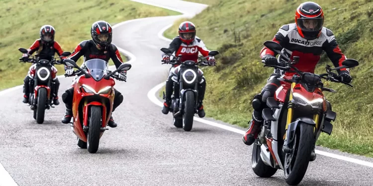 Συναντήθηκαν από όλο τον κόσμο και γιόρτασαν τη Ducati