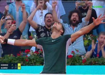 Μετά τον Ναδάλ, έριξε στο καναβάτσο και τον Τζόκοβιτς ο Αλκαράθ και περιμένει… Τσιτσιπά