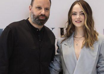 Emma Stone: H stylish εμφάνιση στην Εθνική Λυρική Σκηνή για την νέα ταινία του Λάνθιμου