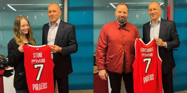 Ολυμπιακός: Οι Αγγελόπουλοι έδωσαν σε Έμα Στόουν και Λάνθιμο την φανέλα με το «7»