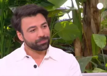 Ο Αντρέας Γεωργίου στην Ελένη Μενεγάκη: Η παρουσίαση του X Factor και η Γη της ελιάς