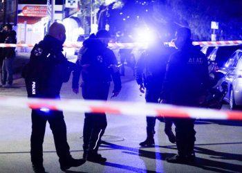 Άγρια καταδίωξη στη Νέα Σμύρνη – Συνελήφθη ένα άτομο, κατασχέθηκε καλάσνικοφ