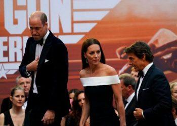 Μια κίνηση του Tom Cruise στην Kate Middleton έκανε έξαλλο τον William σύμφωνα με τους royal fans