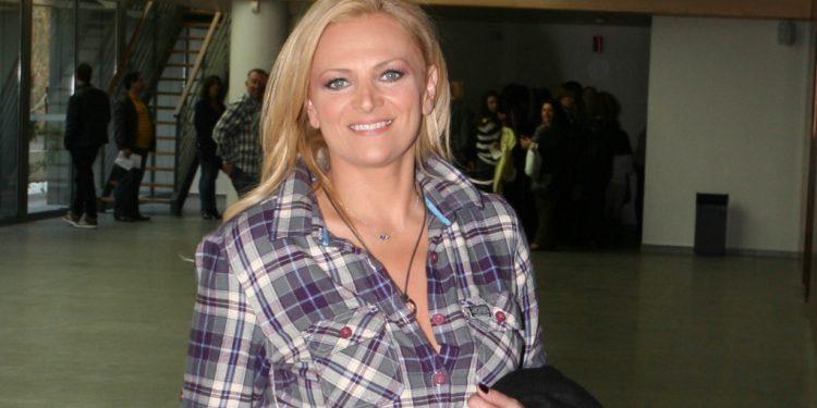 Χριστίνα Λαμπίρη: «Βίωσα ίντριγκες, ανταγωνισμό και τραβήγματα χαλιών στη δουλειά»