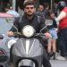 Μάνος Γαβράς: East rider στο Κολωνάκι με τη… βέσπα του!