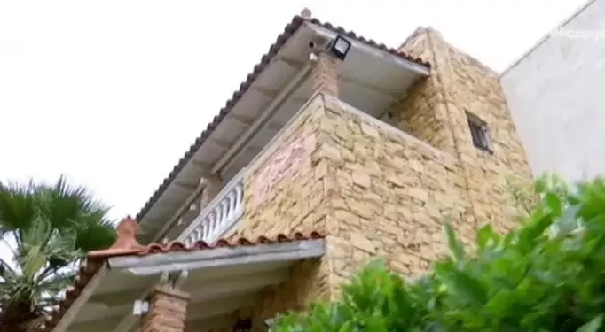 Μαυρίκιος Μαυρικίου και Ιλάειρα Ζήση μας ξεναγούν στην έπαυλη με τα 4 σαλόνια