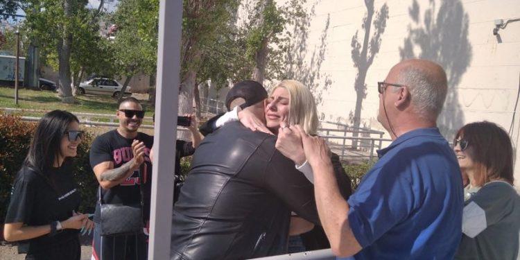 Πρώην παίκτρια ριάλιτι: Η στιγμή της αποφυλάκισής της – Τι δήλωσε η μητέρα της