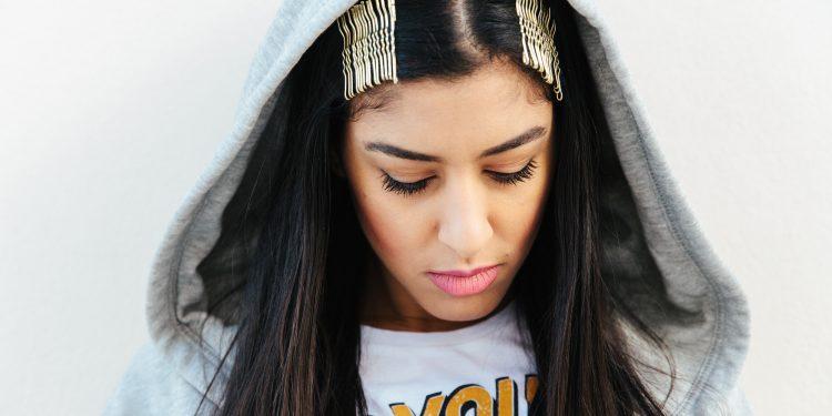 Το πρώτο άλμπουμ της Μαρίνας Σάττι είναι ένα τάμα στον πόνο και τον έρωτα