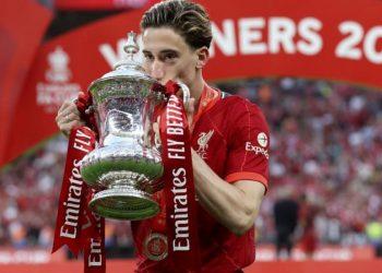 Φοβερή χειρονομία από Τσιμίκα! Κέρασε ελληνικό καφέ τον δημιουργό του πορτρέτου του!