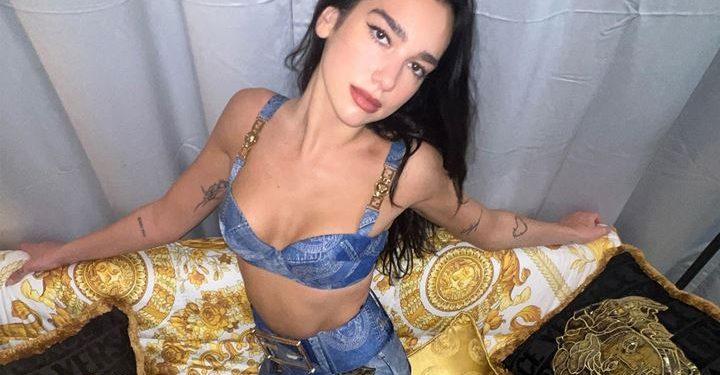 Dua Lipa: Η total denim εμφάνιση που εμπνεύστηκε από την Britney Spears