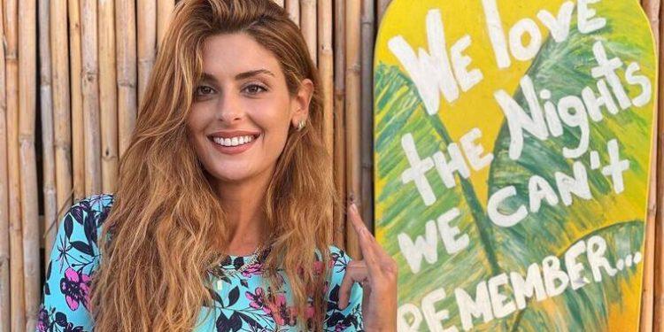 Ανθή Σαλαγκούδη: Ποζάρει με μαύρο μπικίνι – Έτσι είναι το σώμα της μετά το Survivor