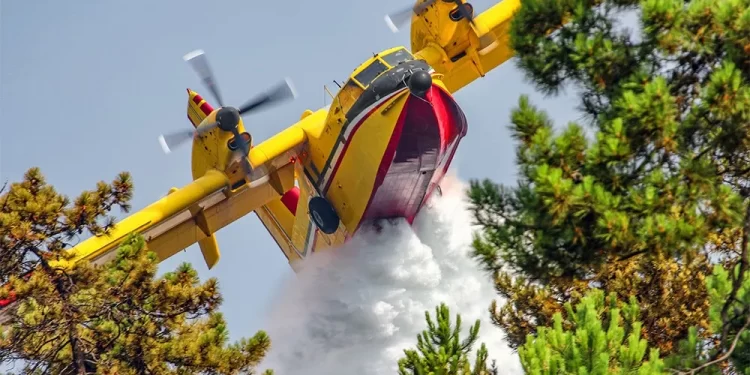 Πύρινος εφιάλτης στη Γαλλία: Η Ελλάδα στέλνει δύο Canadair για βοήθεια
