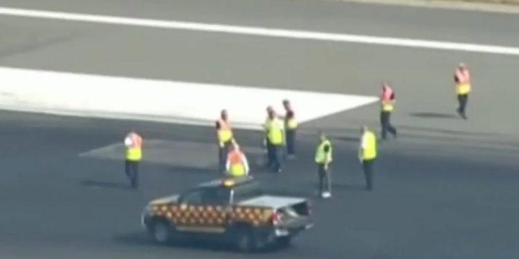 Οροφές και αεροδιάδρομοι λιώνουν, αγωγοί εκρήγνυνται – Πρωτοφανή περιστατικά από τις υψηλές θερμοκρασίες που πλήττουν τον πλανήτη