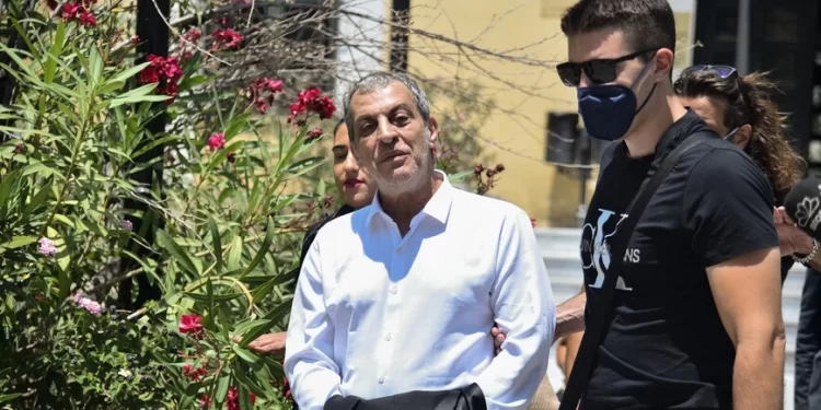 Θέμης Αδαμαντίδης: Σήμερα η δίκη μετά την καταγγελία για ξυλοδαρμό της συντρόφου του – «Με ξεφτιλίζεις, θα σε σκοτώσω»