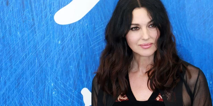 Στην Πάρο η Μόνικα Μπελούτσι – Η φωτογραφία που την «πρόδωσε»