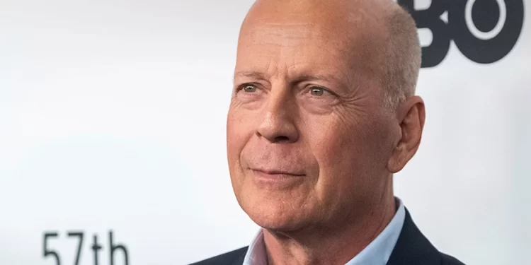 Καταγγελίες ότι ο Μπρους Γουίλις συνέχισε να εργάζεται μετά τη διάγνωση της ασθένειας του