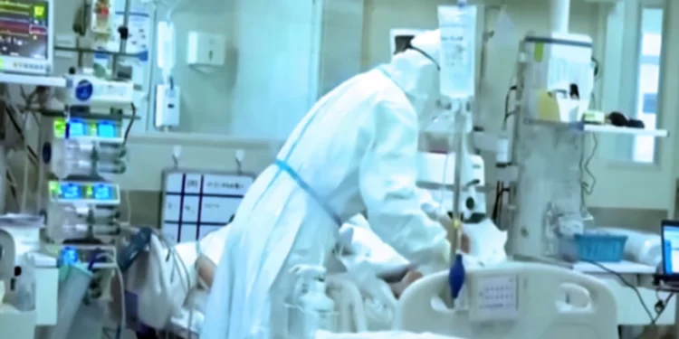 Κορονοϊός – «Καμπανάκι» από την Παγώνη: Περισσότερες από 300 εισαγωγές ασθενών σε 24 ώρες