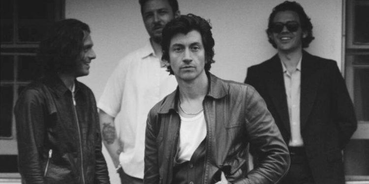 Μετά το sold out, το Release Athens προσέθεσε δεύτερη ημέρα στο φεστιβάλ – με το ίδιο lineup -, ώστε να απολαύσουν ακόμα περισσότεροι τους Arctic Monkeys!