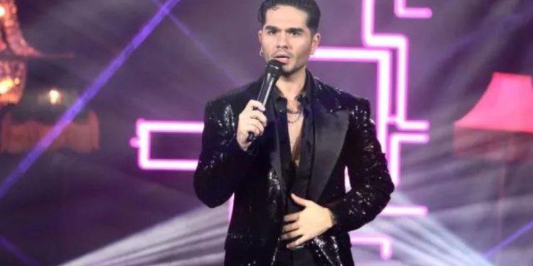 Xρήστος Μάστορας: Τα νεύρα του τραγουδιστή στη σκηνή – «Βλάκα, δεν ντρέπεσαι λίγο;» (Βίντεο)