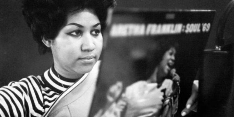 Τρανς ακτιβιστές ζήτησαν να αφαιρεθεί το «Natural Woman» από το Spotify