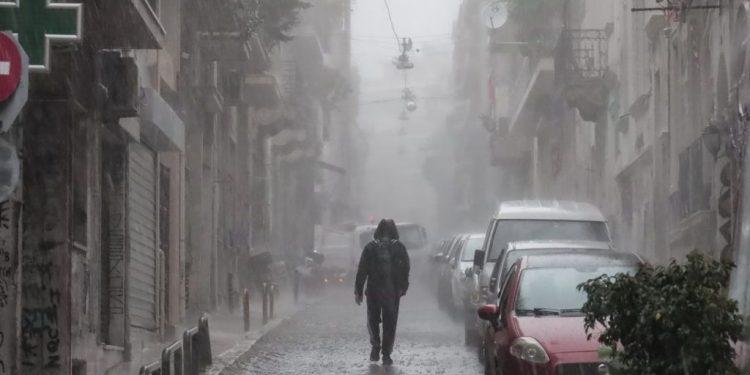 Κακοκαιρία: Άλλη μια δύσκολη μέρα με έντονα φαινόμενα- Καταιγίδες, ισχυροί άνεμοι και χιόνια σε χαμηλά υψόμετρα