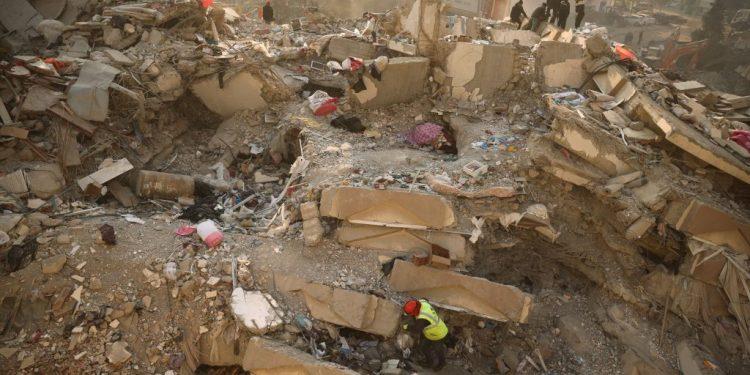 Σεισμός στην Τουρκία: Πάνω από 24.000 οι νεκροί – Εκατοντάδες χιλιάδες οι άστεγοι μέσα στον χειμώνα