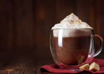 Τέλεια ζεστή πηχτή σοκολάτα με λίγα υλικά