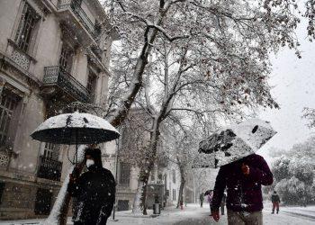 Καιρός σήμερα: Βουτιά του υδραργύρου και πυκνές χιονοπτώσεις