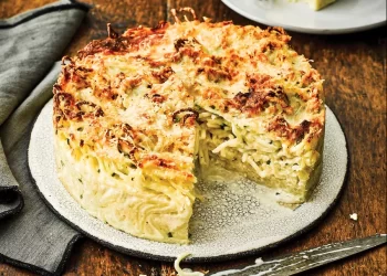 Μακαρονόπιτα με 3 τυριά